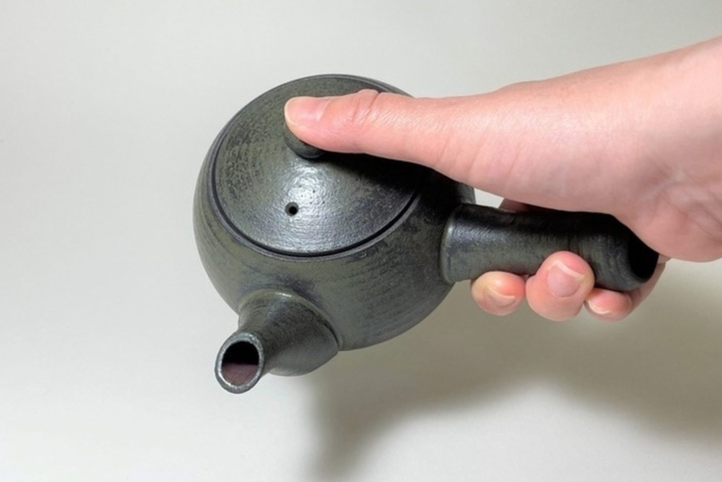 Kyo Ware / Kiyomizu Ware Teapot – Seidou Glaze (by Fūrai)
