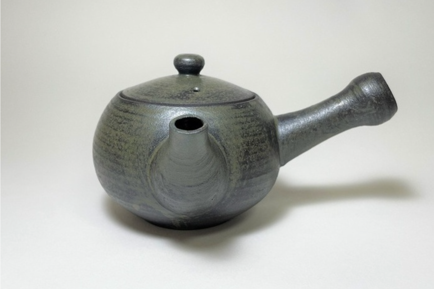Kyo Ware / Kiyomizu Ware Teapot – Seidou Glaze (by Fūrai)