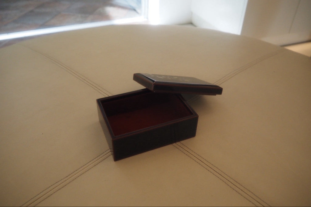 Tamatebako – Tame Lacquer with Karakusa Motif
