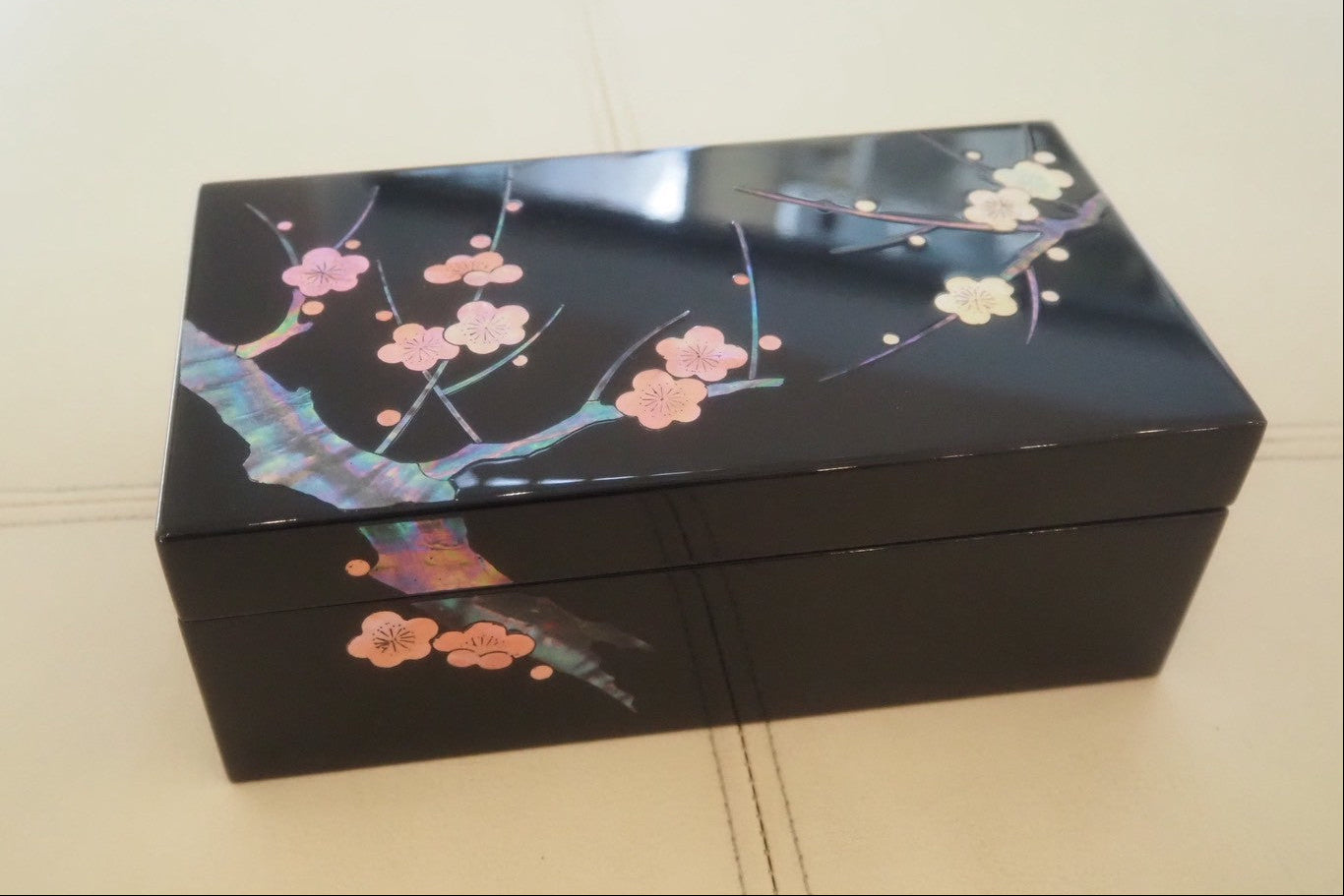 Rectangular Jewelry Box – Red & White Plum Blossoms with Mother-of-Pearl Inlay