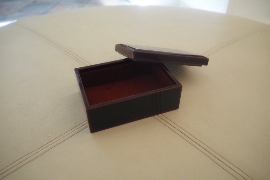 Tamatebako – Tame Lacquer with Karakusa Motif